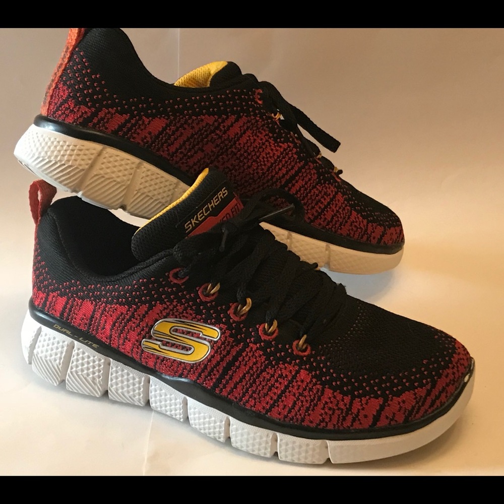 Boys Skechers Sz 4
